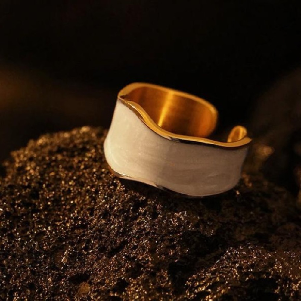 White wide enamel ring - Picture 2 of 7